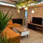 Apartament Pizzeria Actros