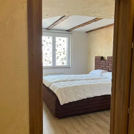 Apartament Pizzeria Actros